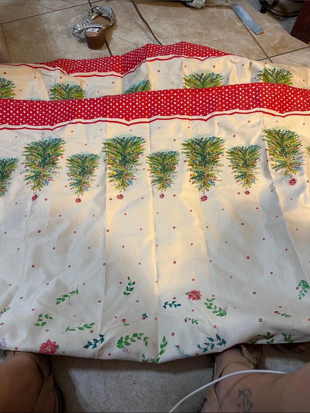 Vintage Holiday Tree Print Tablecloth - Red & Green